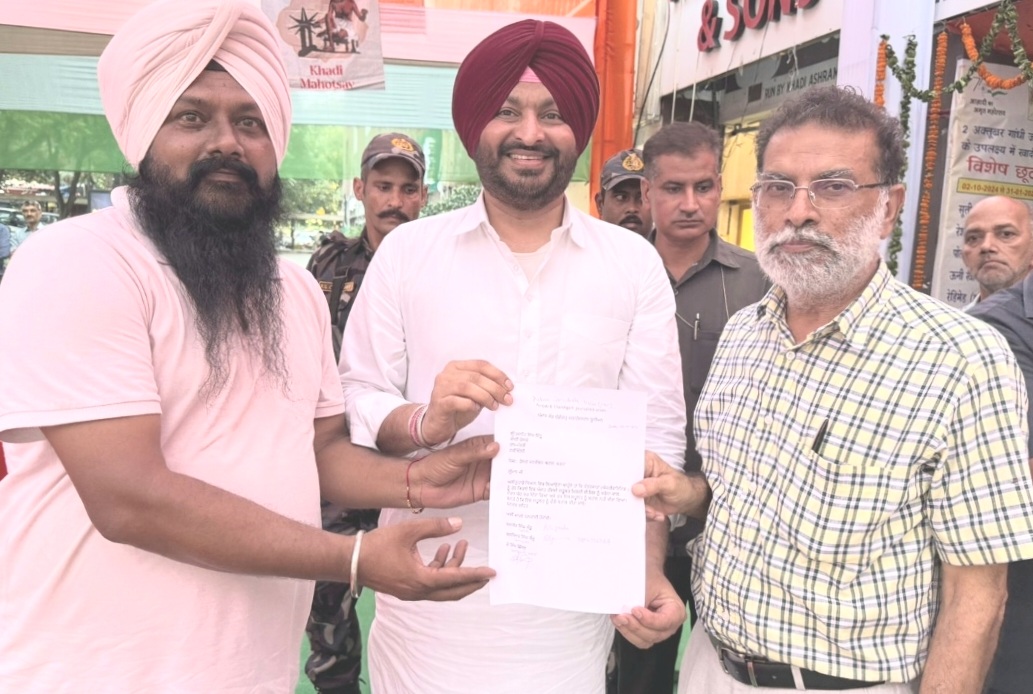 पीसीजेयू ने बिट्टू को मांग पत्र देकर कहा कि पत्रकारों के लिए रियायती रेल यात्रा बहाल की जाए